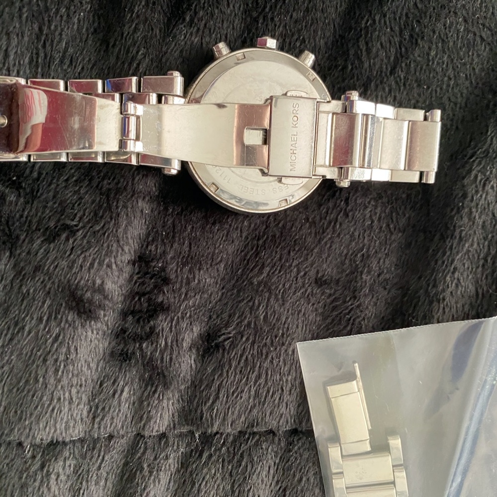 Sliver Michael Kors Watch - Picture 3 of 3